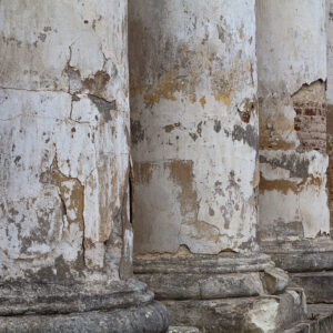 Old pillars Werelds Behang